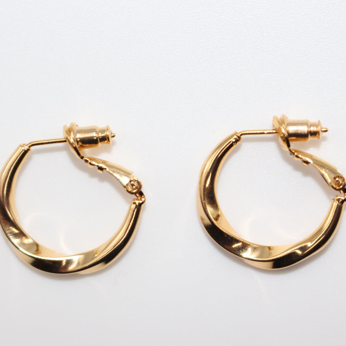 Twisted hoop stud earring